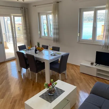 Apartman Dina Trogir